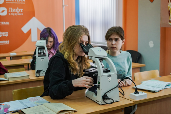В КГУ открылась лаборатория для будущих химиков и микробиологов при поддержке БФ «Система» и «Биннофарм Групп»