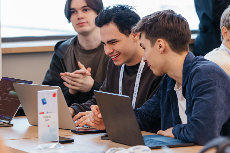 Более 20 тысяч студентов со всей страны стали участниками Стипендиальной программы «Система» 