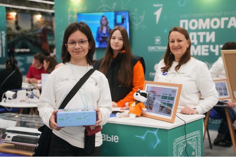 БФ «Система» познакомил школьников с будущим отечественных технологий на «Научной Вселенной Первых»