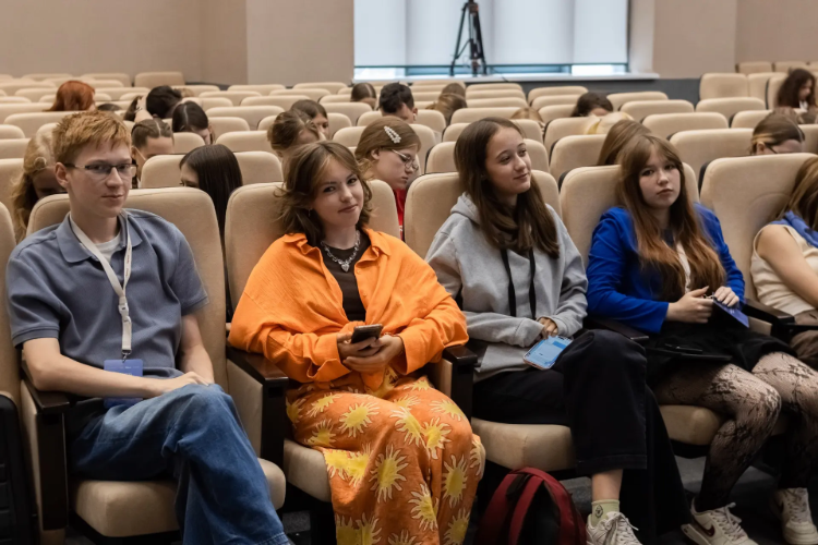 БФ «Система» и МТС познакомили участников Университетской смены в Красноярске с профессиями в сфере коммуникаций